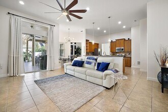 2847 Majestic Isle Dr, Unit 4-B in Clermont, FL - Building Photo - Building Photo