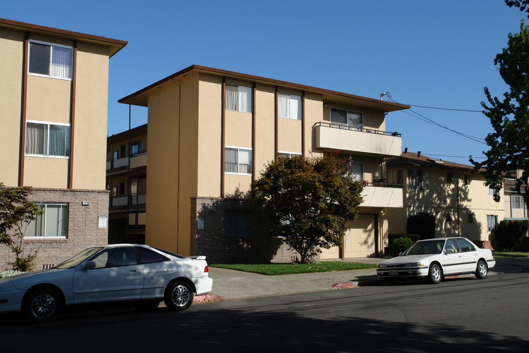 1224 Floribunda Ave in Burlingame, CA - Building Photo