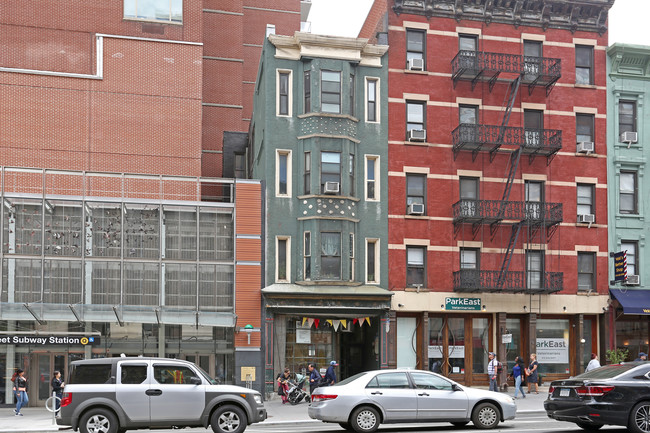 1390 1/2 Second Ave in New York, NY - Foto de edificio - Building Photo