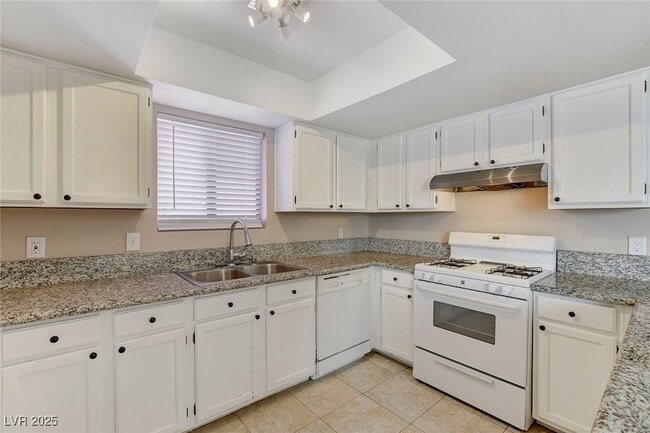 6729 W Charleston Blvd, Unit 4 in Las Vegas, NV - Building Photo - Building Photo