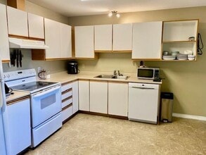 15335-1519A 19a Ave in White Rock, BC - Building Photo - Building Photo