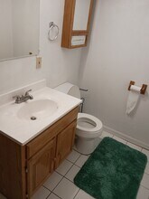 564 Richland Ave, Unit B in Pocatello, ID - Foto de edificio - Building Photo