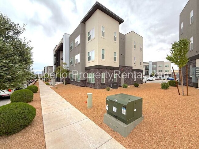 5801 S Garnet Dr in Saint George, UT - Foto de edificio - Building Photo