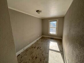 42 Spruce St in Sanford, ME - Building Photo - Building Photo