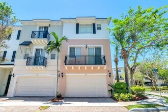 581 NW 35th Ln in Boca Raton, FL - Building Photo - Building Photo