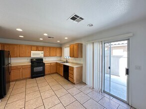 10452 MIHELA Ave in Las Vegas, NV - Building Photo - Building Photo