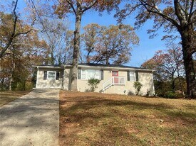 2490 Brentwood Rd in Decatur, GA - Building Photo