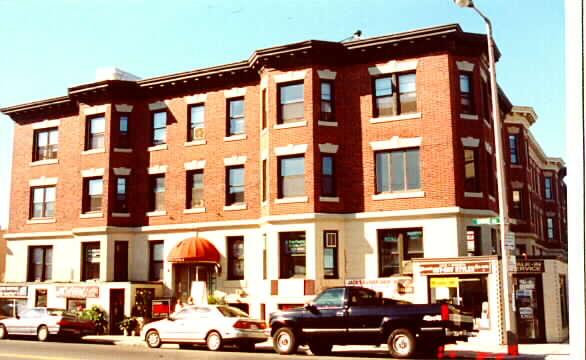 4 Glenville Ave in Allston, MA - Foto de edificio - Building Photo