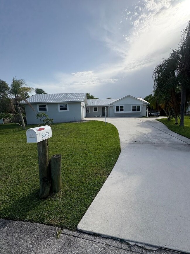 3083 SE Quanset Cir in Stuart, FL - Building Photo - Building Photo