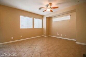 9242 Grassy Weep Ct in Las Vegas, NV - Building Photo - Building Photo