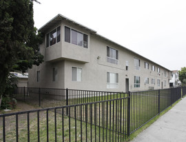 11420 Oxnard St Apartments