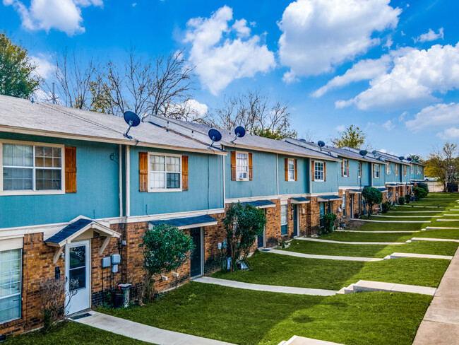 Candlewood Apartments in Garland, TX - Foto de edificio - Primary Photo