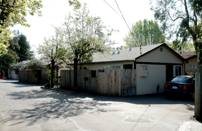 670-700 Boyd St in Santa Rosa, CA - Building Photo - Building Photo