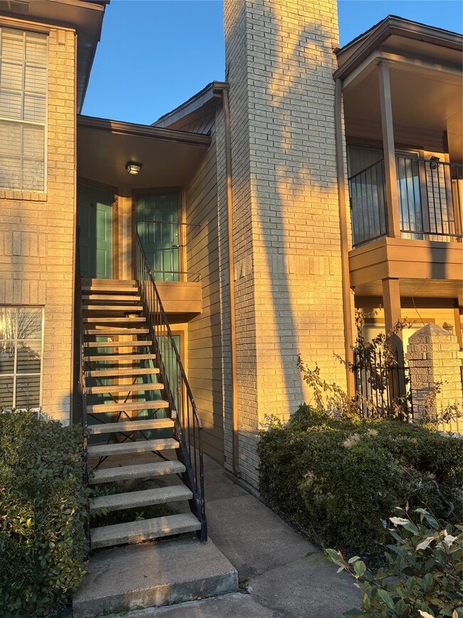 property at 2121 Hepburn St