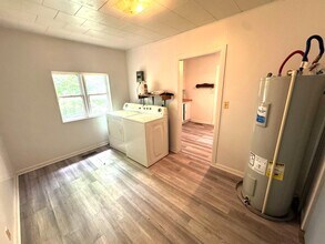 108 E 43rd St in Joplin, MO - Building Photo - Building Photo