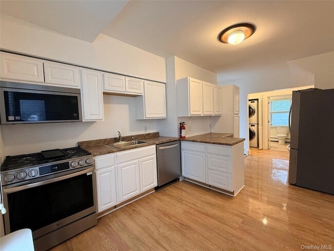 35 East Ave, Unit 1 in Middletown, NY - Foto de edificio - Building Photo