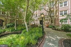 4637 Pine St, Unit D205 in Philadelphia, PA - Foto de edificio - Building Photo