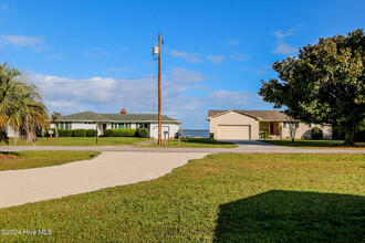 192 Shore Dr in Beaufort, NC - Building Photo - Building Photo