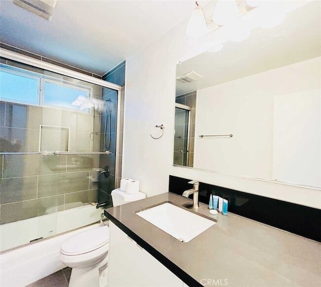 11825 National Blvd, Unit 5 in Los Angeles, CA - Building Photo - Building Photo