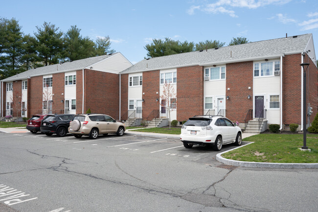 Bristol Square Condominiums in South Easton, MA - Building Photo - Building Photo