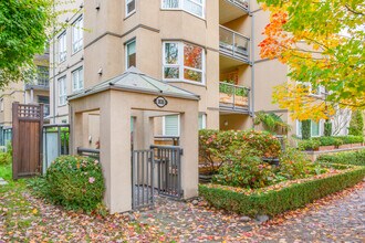 Parkside Place in Vancouver, BC - Building Photo - Building Photo