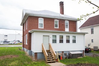 323 W Market St in Harrisonburg, VA - Foto de edificio - Building Photo