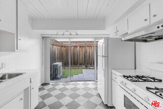 4040 Grand View Blvd in Los Angeles, CA - Building Photo - Building Photo