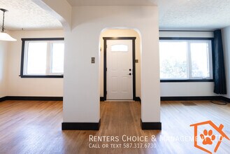 Main Floor Suite With Single Garage in Lethbridge, AB - Building Photo - Building Photo