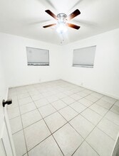 4290 NW 21st Ave in Oakland Park, FL - Building Photo - Building Photo