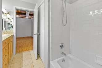 200 River Place Dr, Unit Loft 20 in Detroit, MI - Building Photo - Building Photo