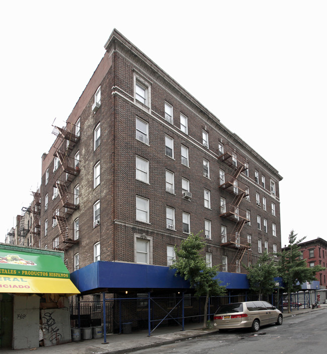 390 Hooper St in Brooklyn, NY - Building Photo - Building Photo