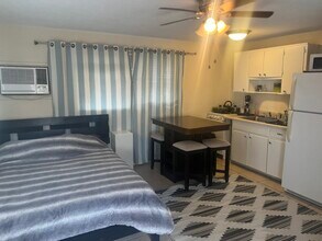 1720 NE 56th St, Unit Unit 1 in Fort Lauderdale, FL - Building Photo - Building Photo