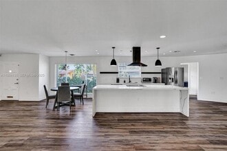 2106 NE 16th Ave in Wilton Manors, FL - Building Photo - Building Photo