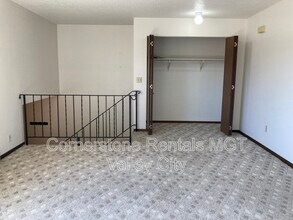 804 11th St NW in Valley City, ND - Building Photo - Building Photo