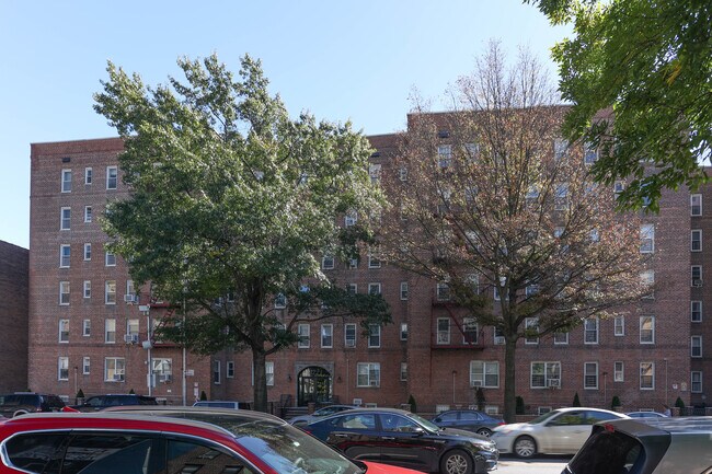 8721 Bay Pky in Brooklyn, NY - Foto de edificio - Building Photo