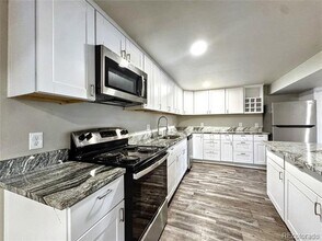 806 Paradise Ln in Colorado Springs, CO - Foto de edificio - Building Photo