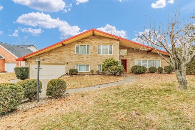 property at 1803 Golfview Dr