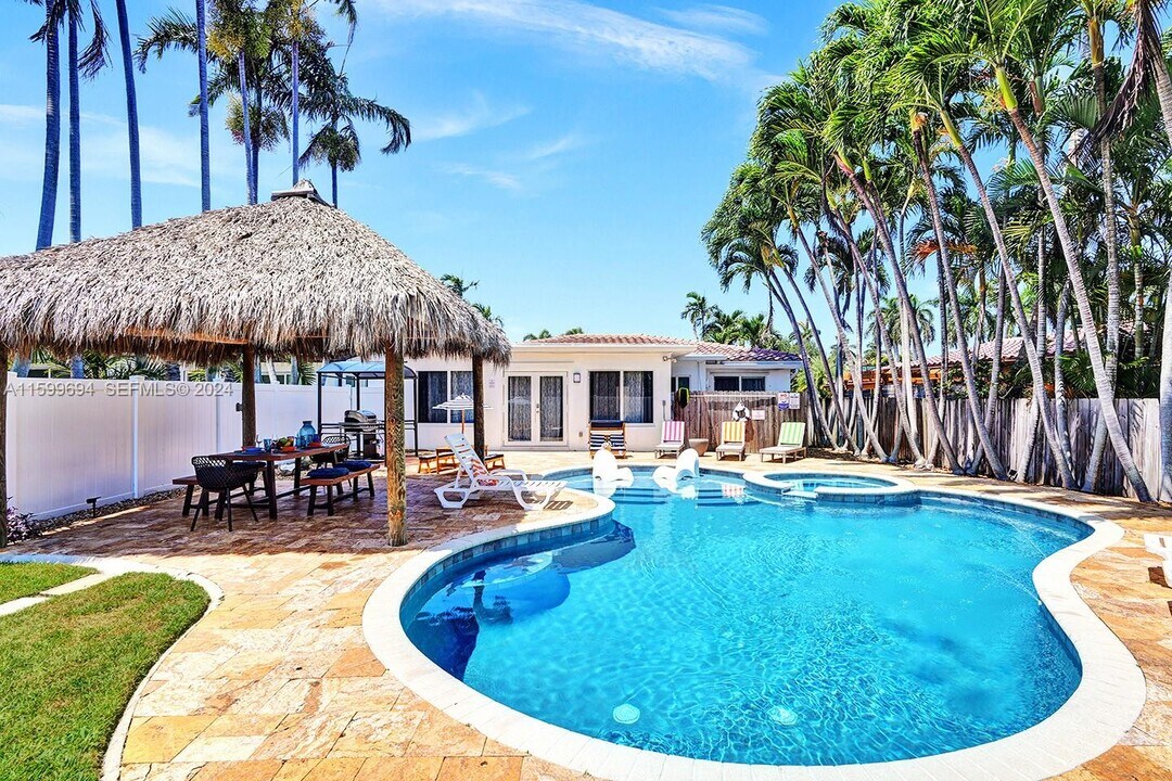 1206 Lincoln St in Hollywood, FL - Building Photo