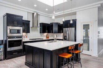 2809 Tierra Garden Dr, Unit M304 in El Paso, TX - Building Photo - Building Photo