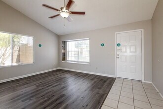 1308 E Topeka Dr in Phoenix, AZ - Foto de edificio - Building Photo