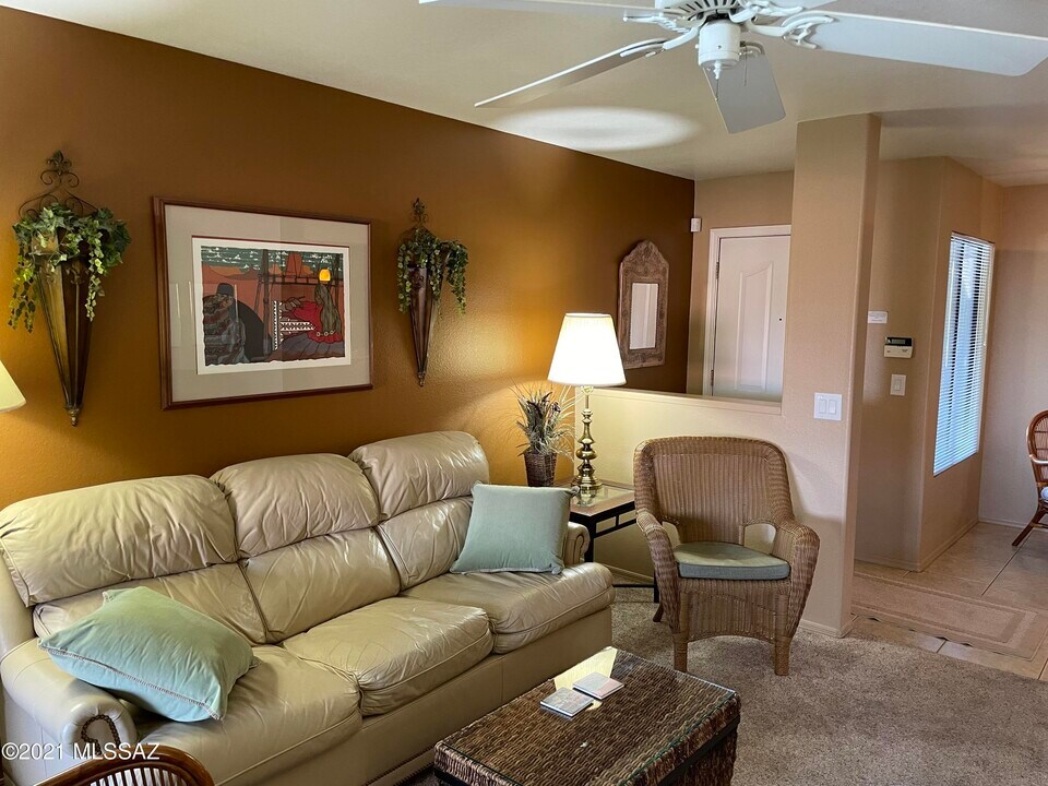 5751 N Kolb Rd in Tucson, AZ - Building Photo