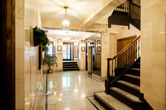 2256 N. Cleveland in Chicago, IL - Building Photo - Lobby