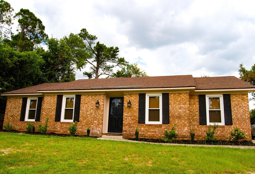 3932 Creekwood Ln in Martinez, GA - Building Photo