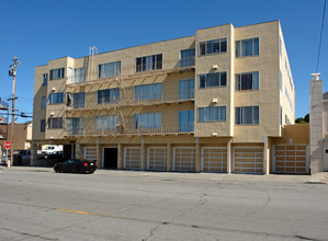 3090 Vicente St in San Francisco, CA - Building Photo - Building Photo