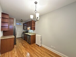 749 W Addison St in Chicago, IL - Building Photo - Building Photo