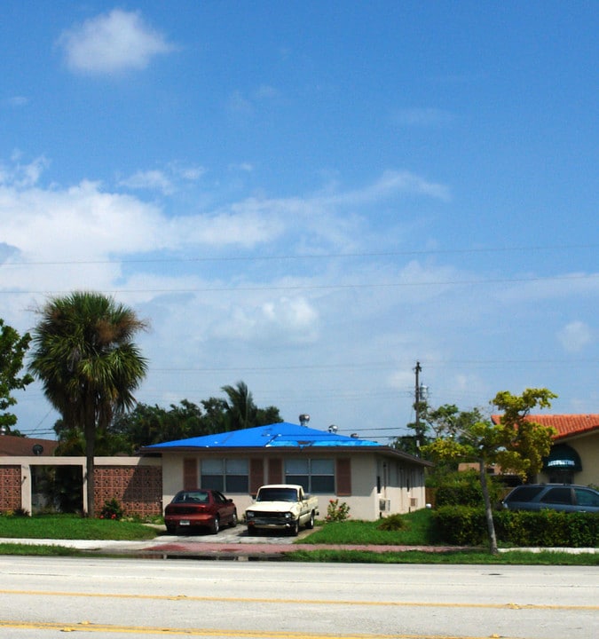 Saba Apartments in Hollywood, FL - Foto de edificio