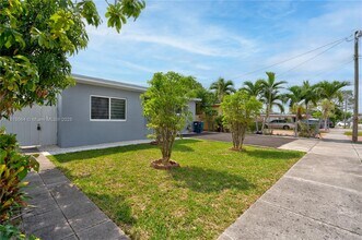 3635 SW 88th Ct in Miami, FL - Building Photo - Building Photo