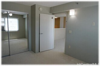 3009 Ala Makahala Pl in Honolulu, HI - Building Photo - Building Photo