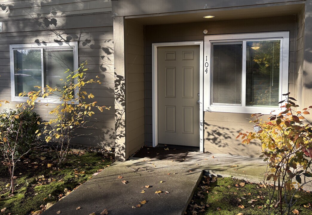 909 W 4th Ave, Unit #104 in Eugene, OR - Building Photo