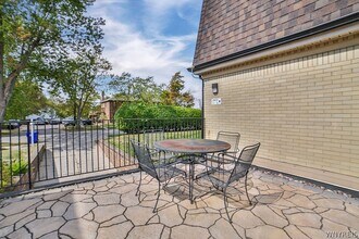 32 Bernhardt Dr in Buffalo, NY - Building Photo - Building Photo